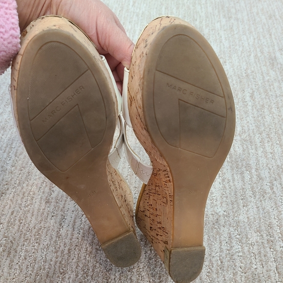 ❤️❤️Host Pick❤️❤️Marc Fisher wedge sandal - Picture 4 of 5